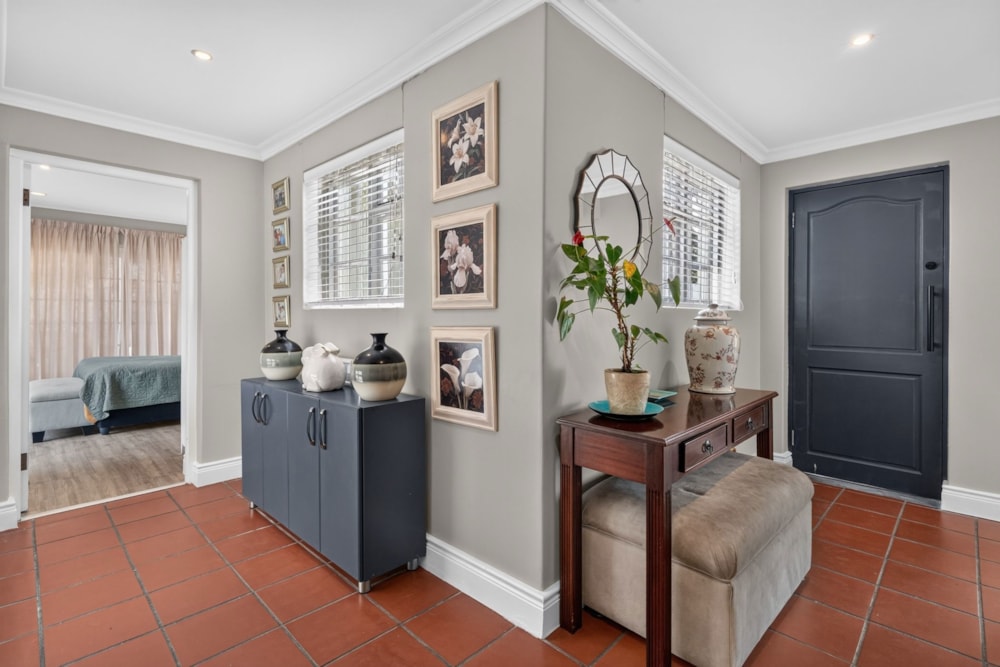 Single-storey house for sale in Constantia, Cape Town - KW1745162 Single-storey house for sale in Constantia, Cape Town - KW1745162
