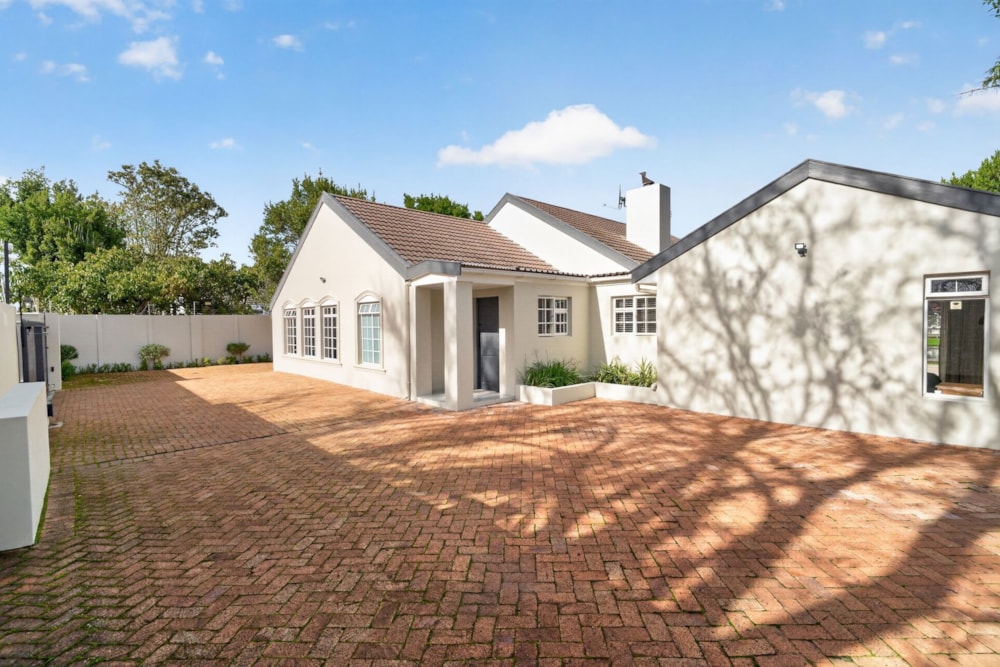 Single-storey house for sale in Constantia, Cape Town - KW1745162 Single-storey house for sale in Constantia, Cape Town - KW1745162