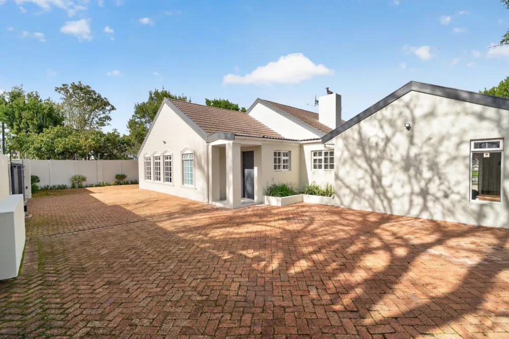 Single-storey house for sale in Constantia, Cape Town - KW1745162 Single-storey house for sale in Constantia, Cape Town - KW1745162