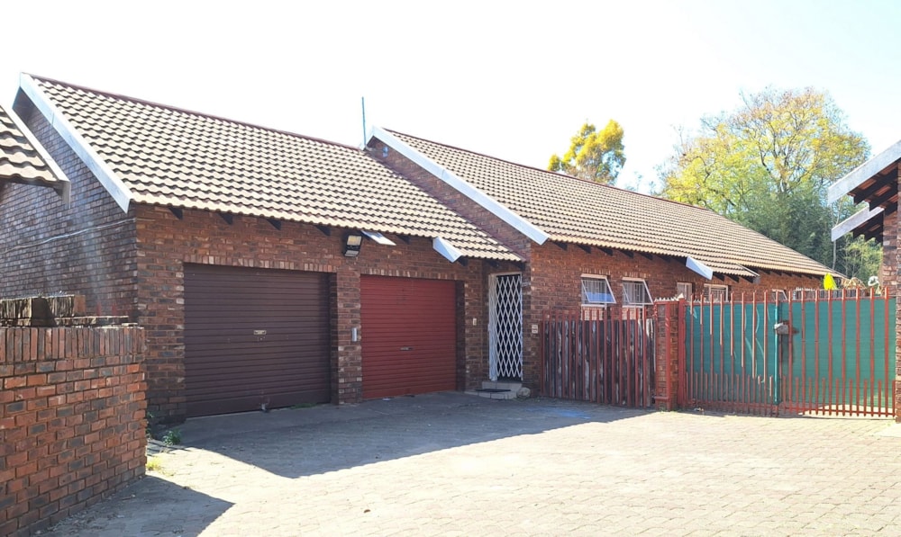Townhouse for sale in Lydenburg (Mashishing) - 1LY1747436 Townhouse for sale in Lydenburg (Mashishing) - 1LY1747436
