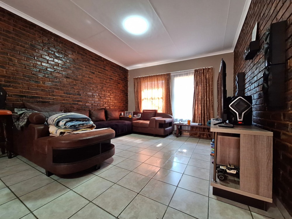 Townhouse for sale in Lydenburg (Mashishing) - 1LY1747436 Townhouse for sale in Lydenburg (Mashishing) - 1LY1747436