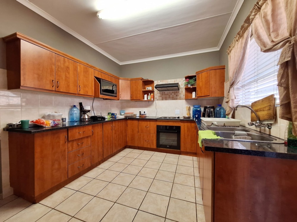 Townhouse for sale in Lydenburg (Mashishing) - 1LY1747436