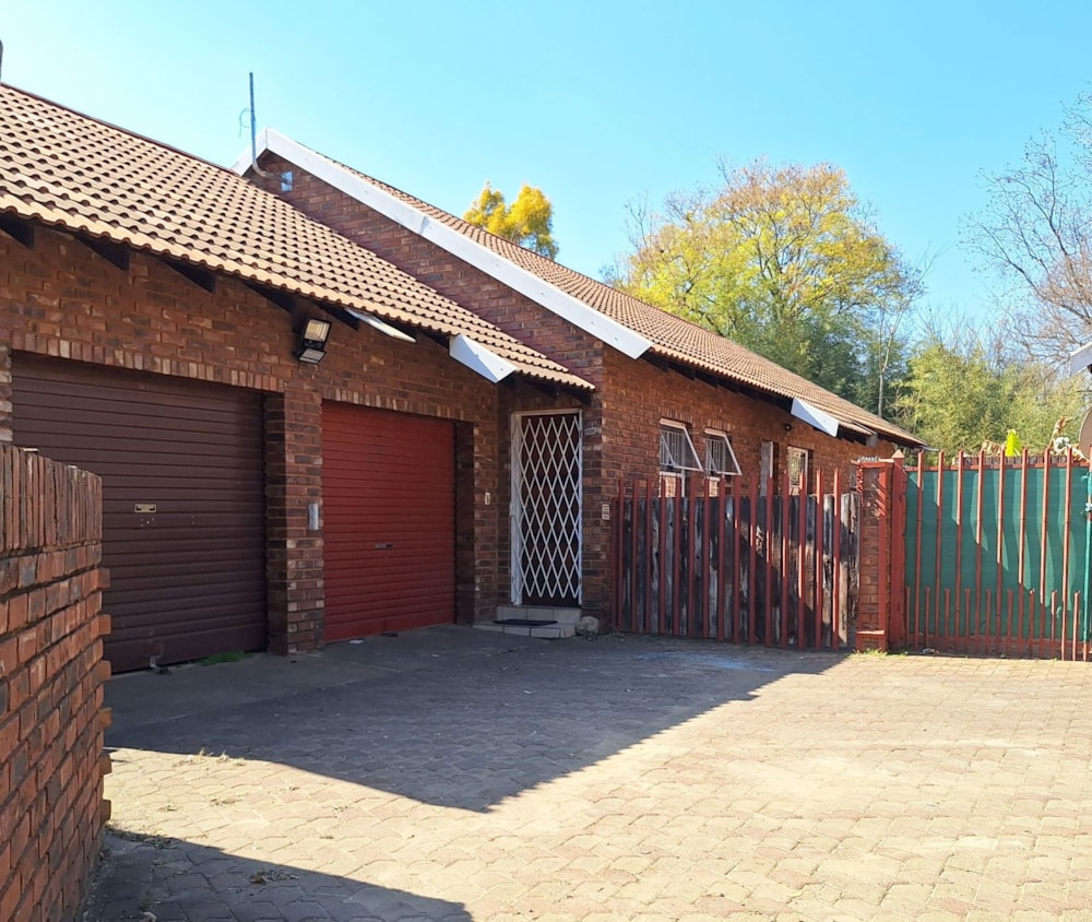 Townhouse for sale in Lydenburg (Mashishing) - 1LY1747436 Townhouse for sale in Lydenburg (Mashishing) - 1LY1747436