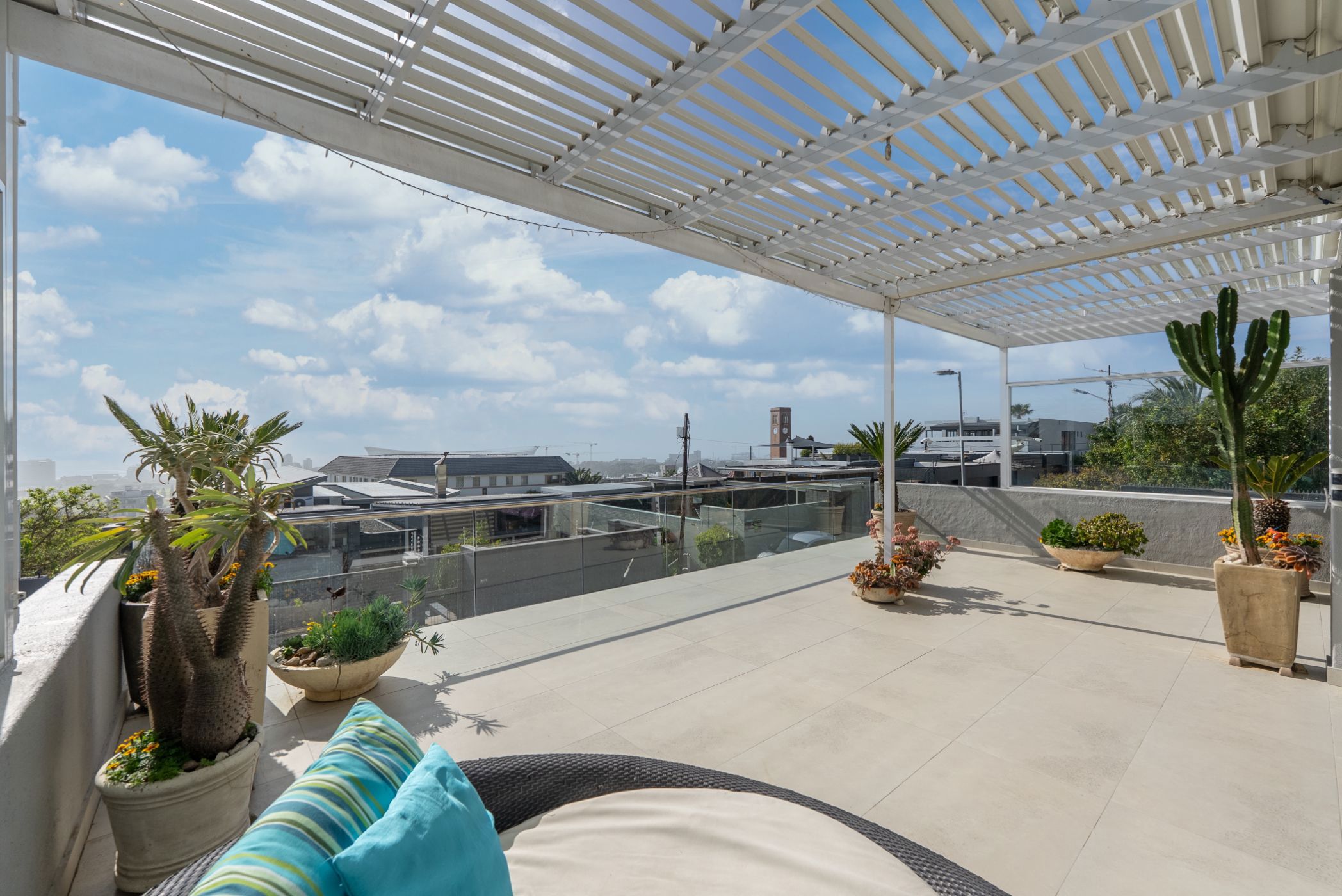 Double-storey house to rent in Green Point, Cape Town - ASL1743557