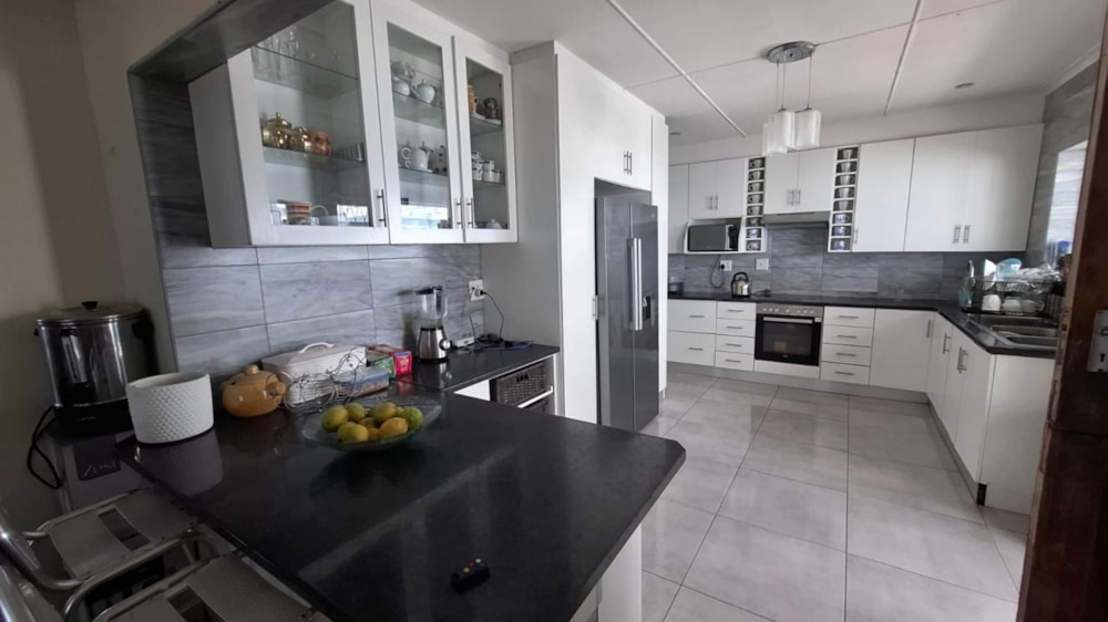 House to rent in East Bank - 1PF1747104