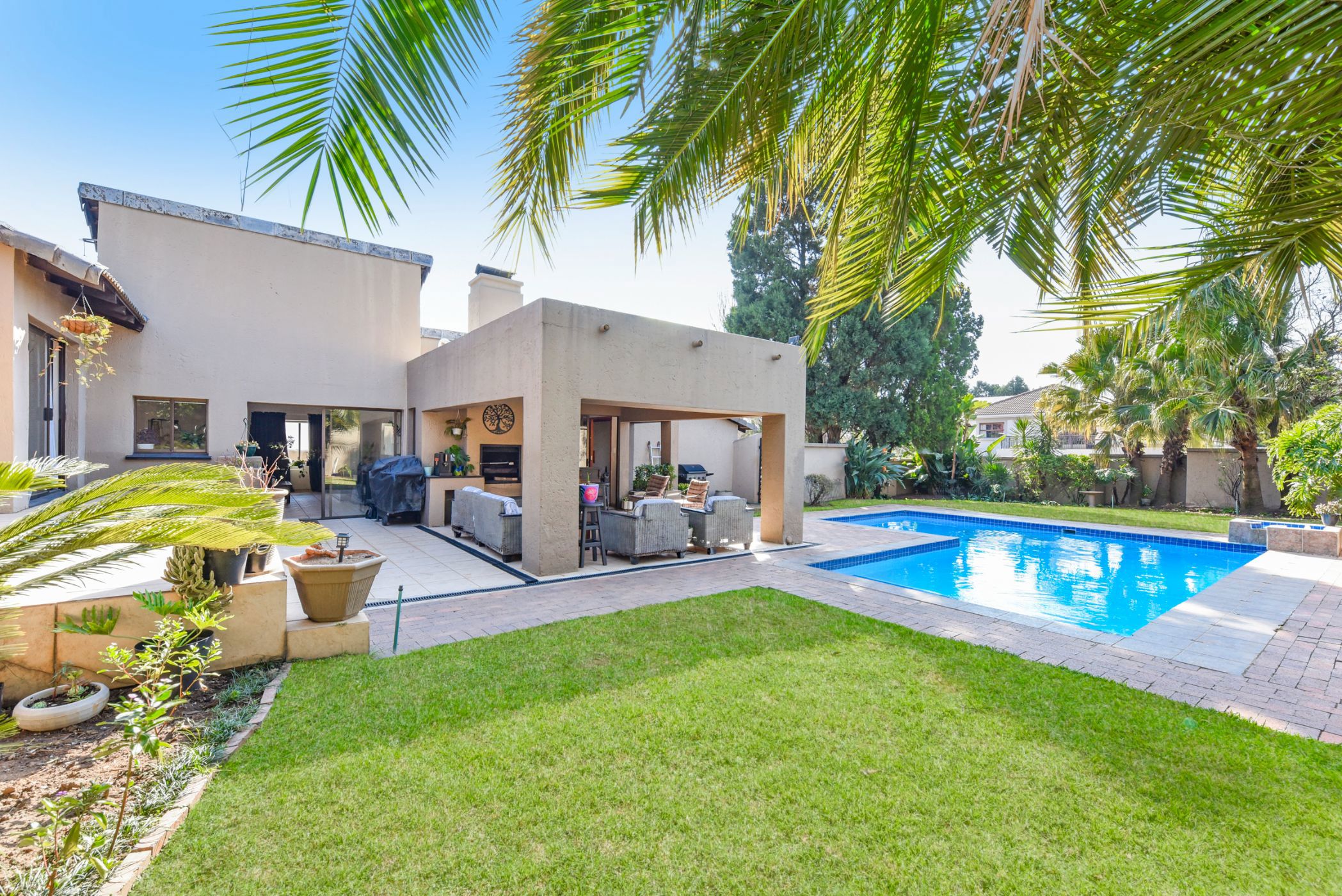 Single-storey house to rent in Fourways Gardens - FYL1747470