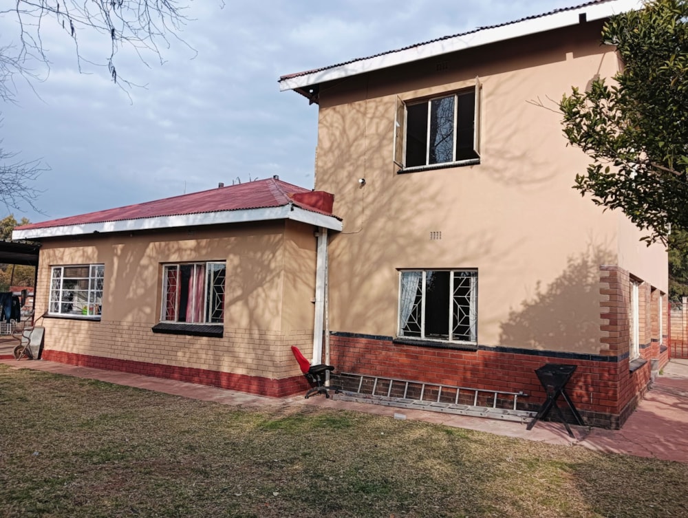 Double-storey house for sale in Brandfort - 1BX1740762 Double-storey house for sale in Brandfort - 1BX1740762