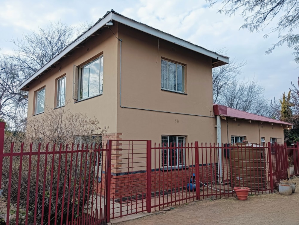 Double-storey house for sale in Brandfort - 1BX1740762 Double-storey house for sale in Brandfort - 1BX1740762