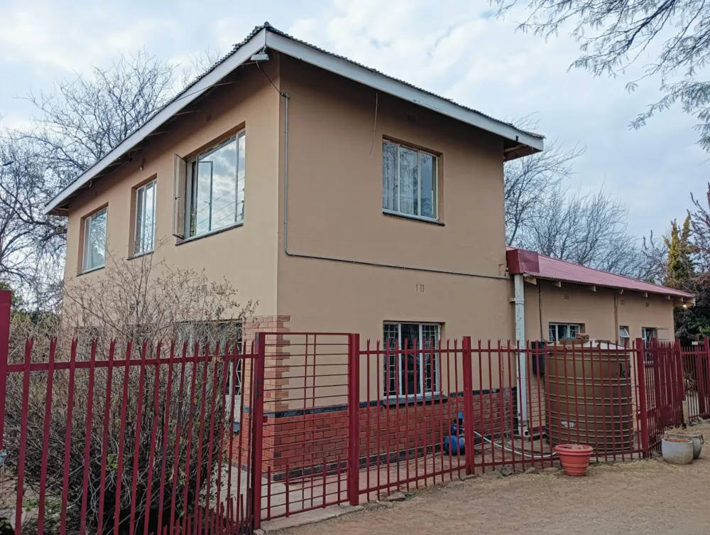 Double-storey house for sale in Brandfort - 1BX1740762 Double-storey house for sale in Brandfort - 1BX1740762