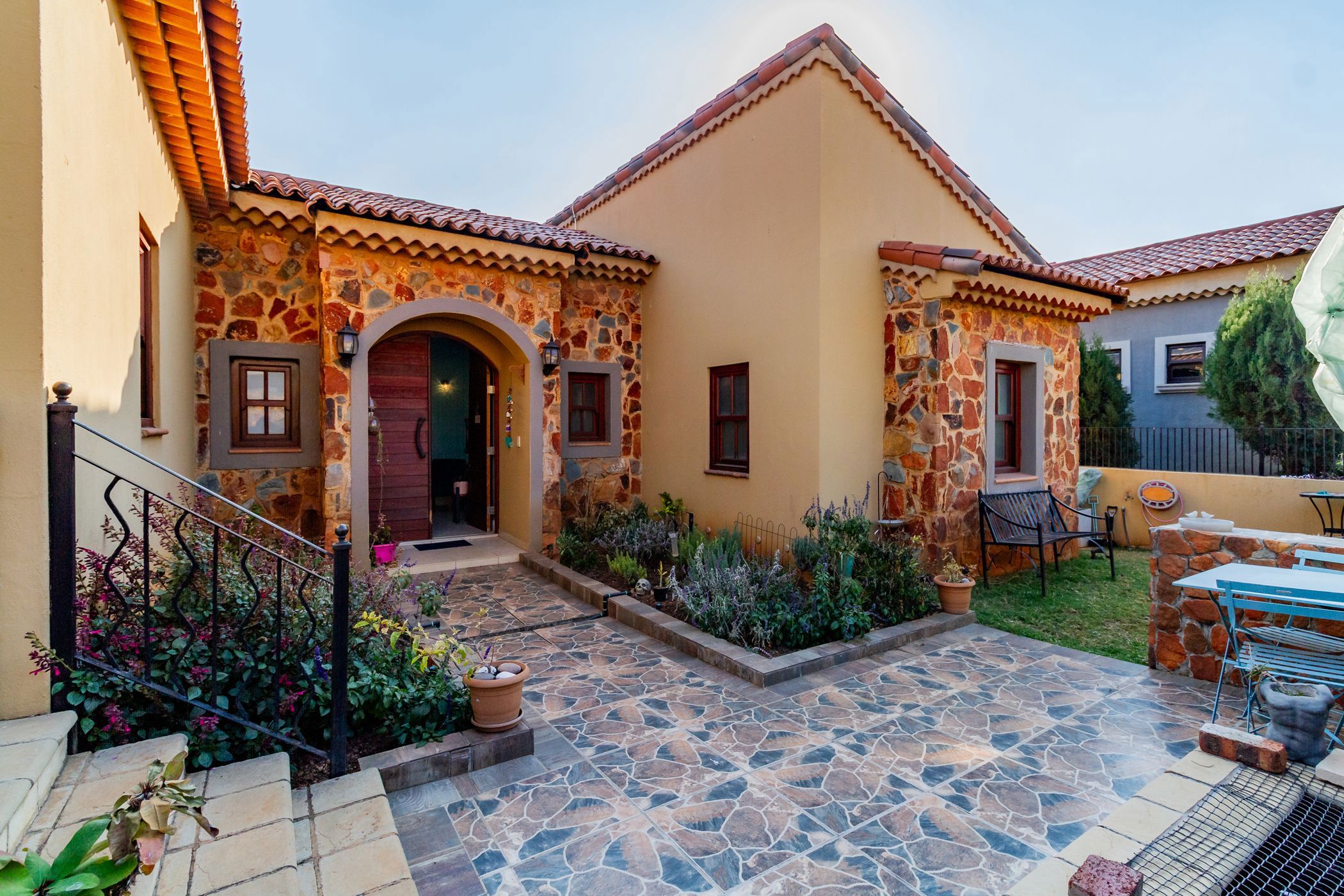 Double-storey house for sale in Estate D Afrique - 1HR1745988