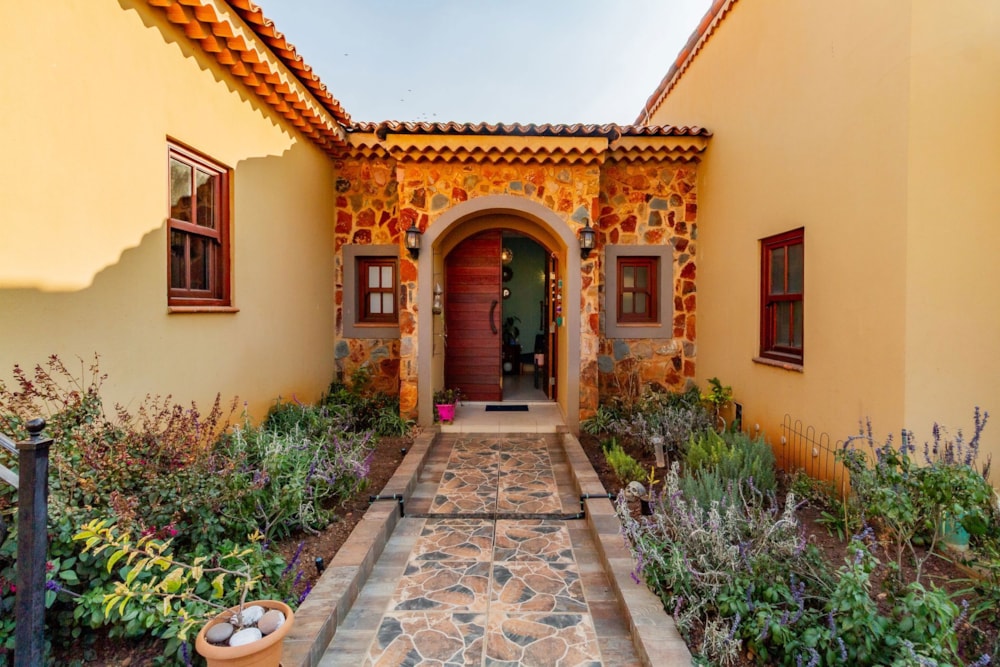 Double-storey house for sale in Estate D Afrique - 1HR1745988 Double-storey house for sale in Estate D Afrique - 1HR1745988