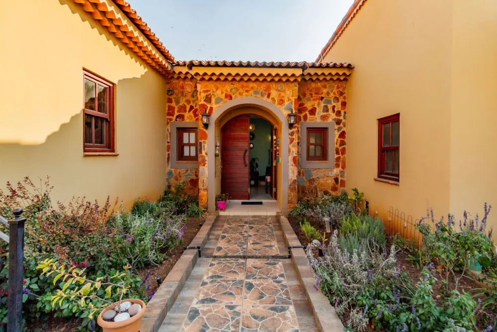Double-storey house for sale in Estate D Afrique - 1HR1745988 Double-storey house for sale in Estate D Afrique - 1HR1745988