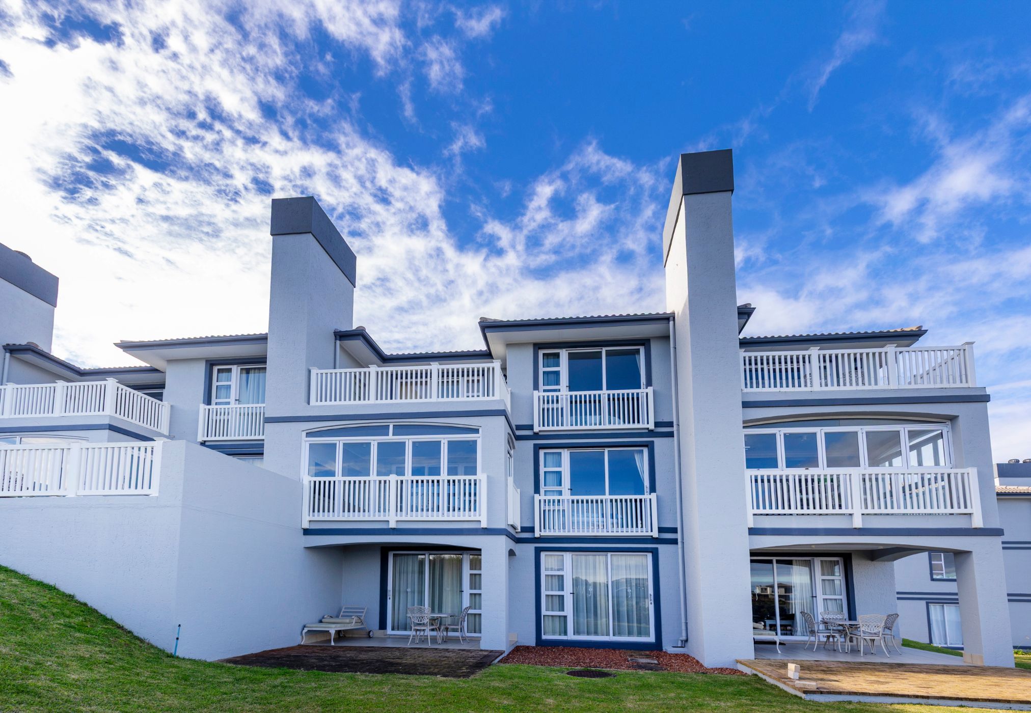 Apartment for sale in Pinnacle Point Golf Estate - 1MB1745956