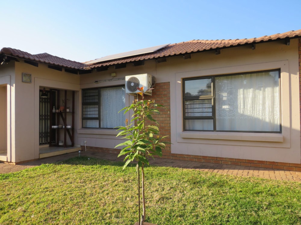 Single-storey house for sale in Ellisras (Lephalale) - 1ER1747327 Single-storey house for sale in Ellisras (Lephalale) - 1ER1747327