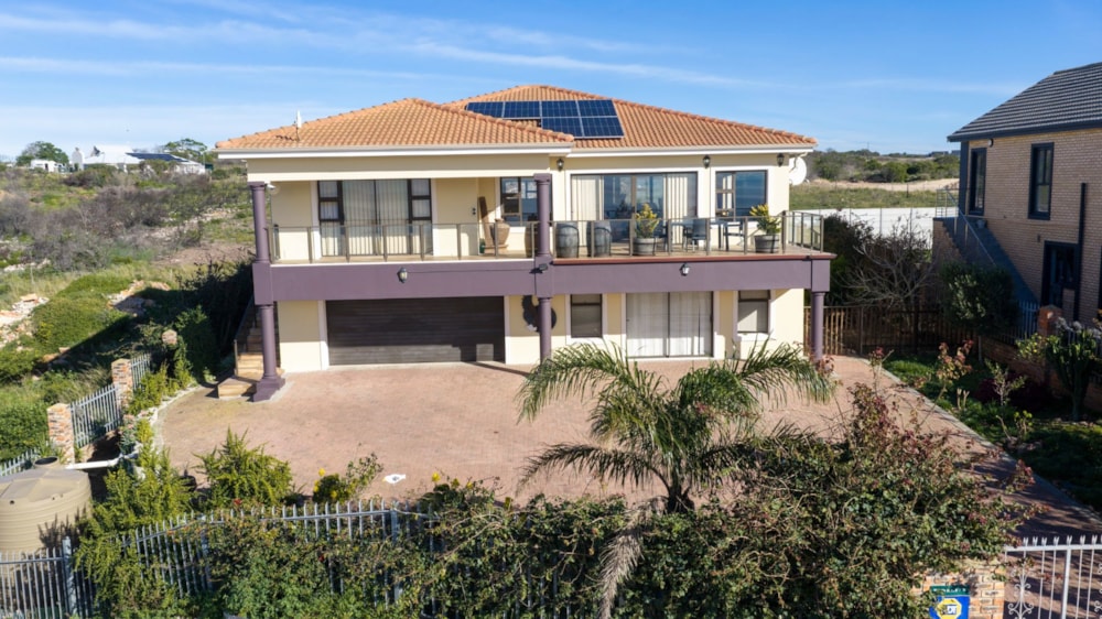 Double-storey house for sale in Island View, Hartenbos - 1MB1746385 Double-storey house for sale in Island View, Hartenbos - 1MB1746385