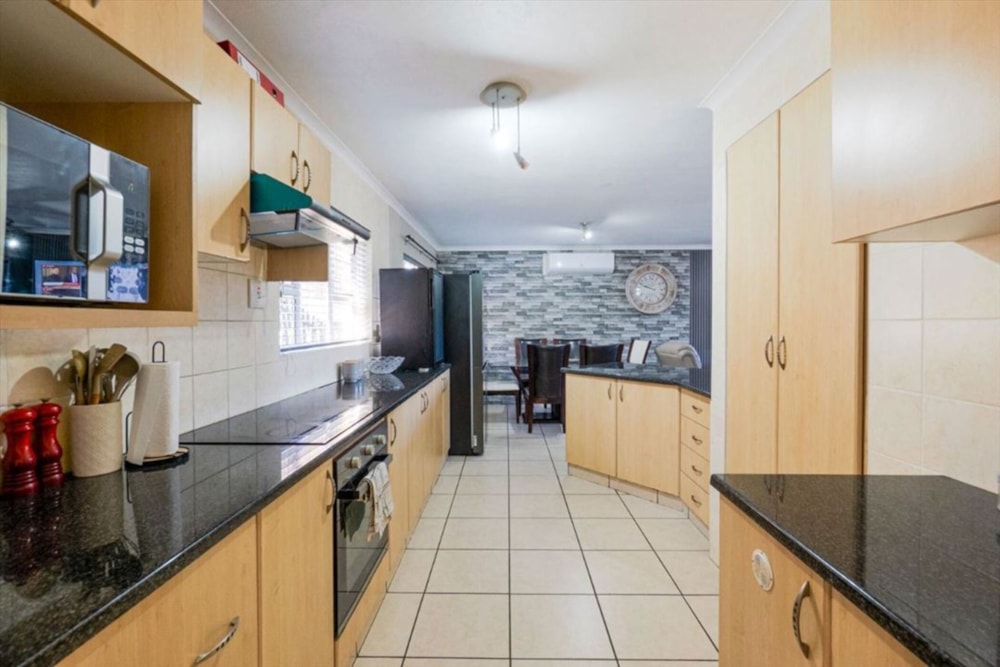Townhouse for sale in Amanzimtoti - 1WB1745308 Townhouse for sale in Amanzimtoti - 1WB1745308