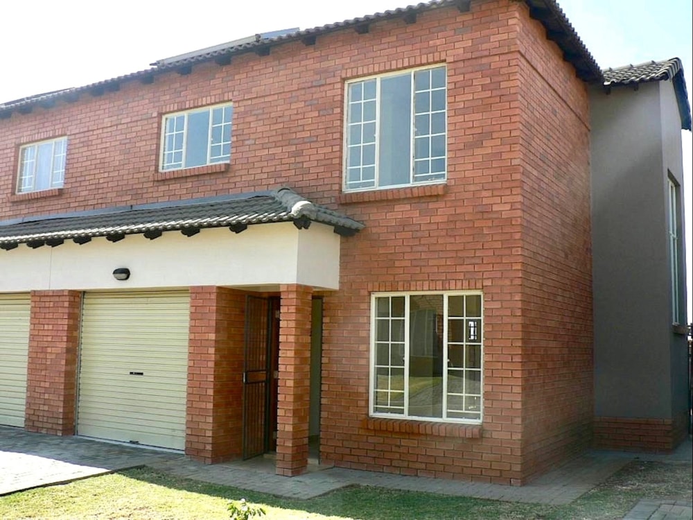 Security complex home to rent in Waterval East - 1RU1745273 Security complex home to rent in Waterval East - 1RU1745273