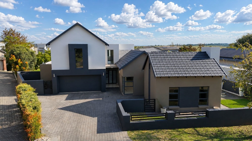 Double-storey house to rent in Copperleaf - 1CU1746006 Double-storey house to rent in Copperleaf - 1CU1746006