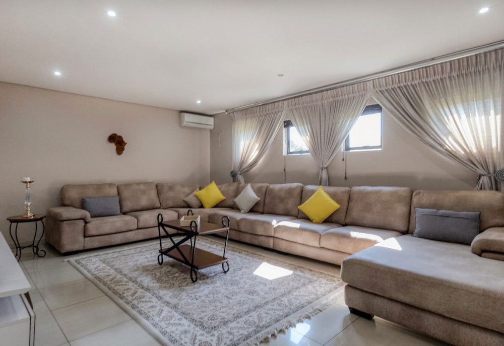 Double-storey house for sale in Poortview - RAN1745129 Double-storey house for sale in Poortview - RAN1745129