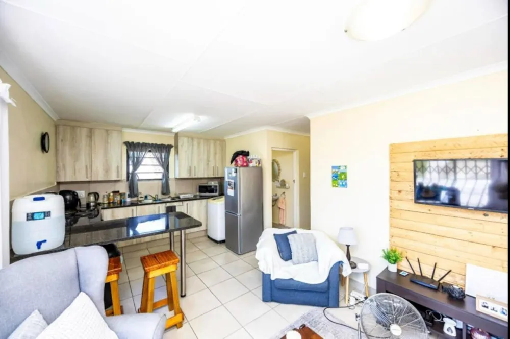 House let in Beacon Bay - 1EZ1745109