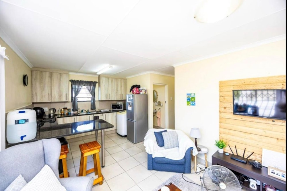 House let in Beacon Bay - 1EZ1745109
