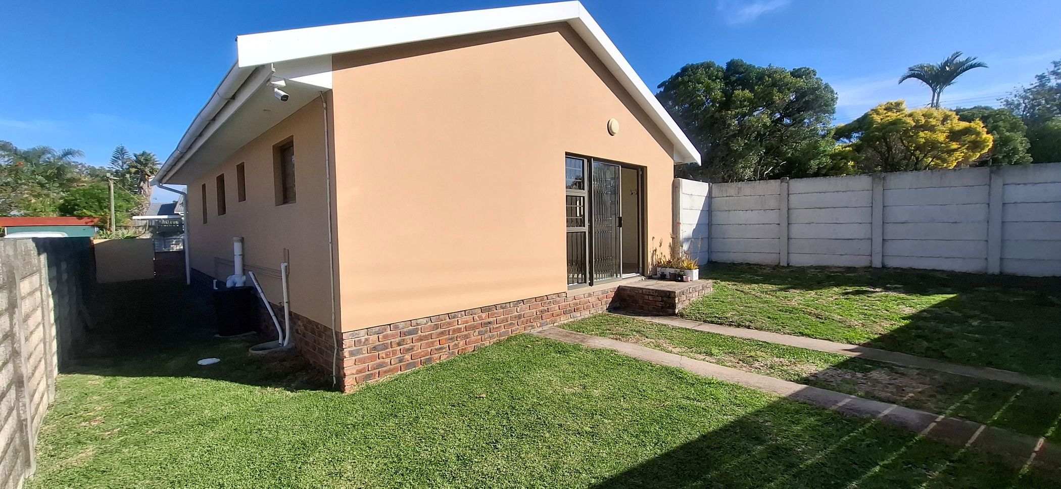 House to rent in Beacon Bay - 1EZ1745109