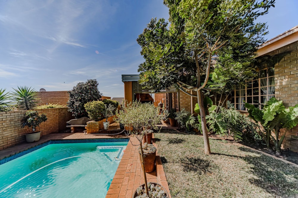 Townhouse for sale in Zwartkop - CN1746592 Townhouse for sale in Zwartkop - CN1746592