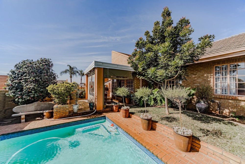 Townhouse for sale in Zwartkop - CN1746592 Townhouse for sale in Zwartkop - CN1746592