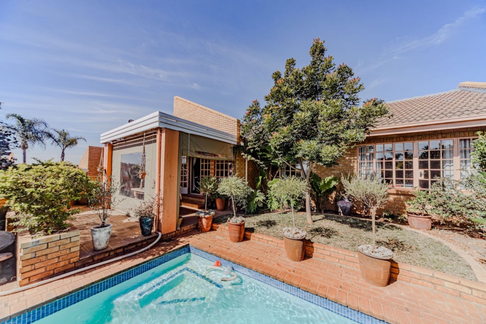 Townhouse for sale in Zwartkop - CN1746592 Townhouse for sale in Zwartkop - CN1746592