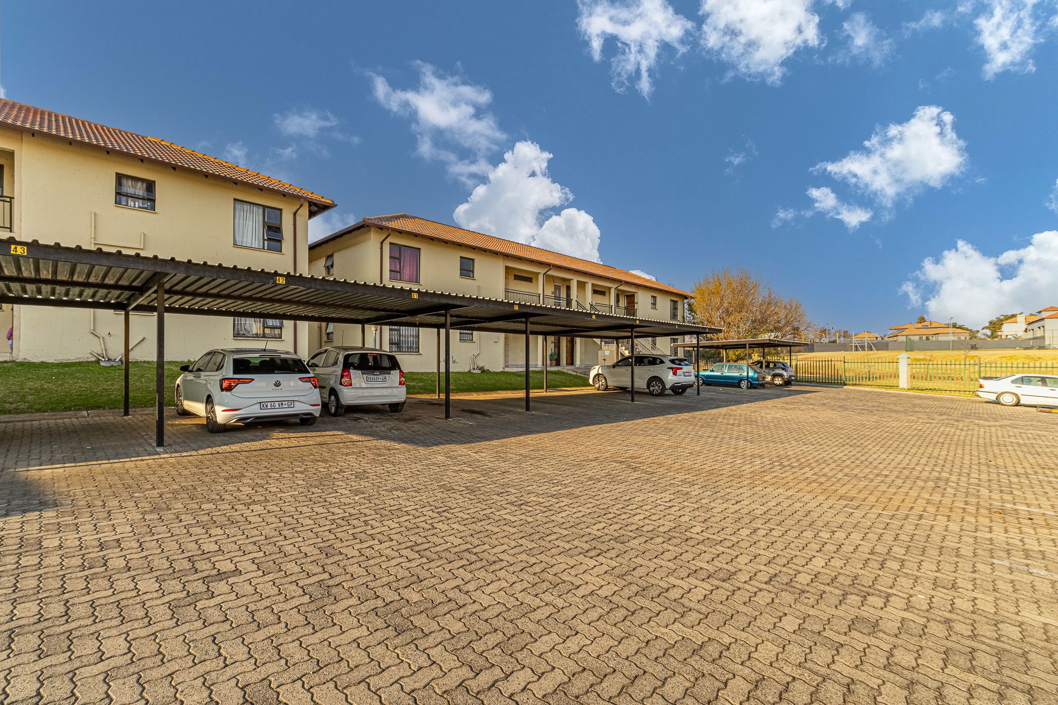 Townhouse for sale in Parkrand - BOK1745326