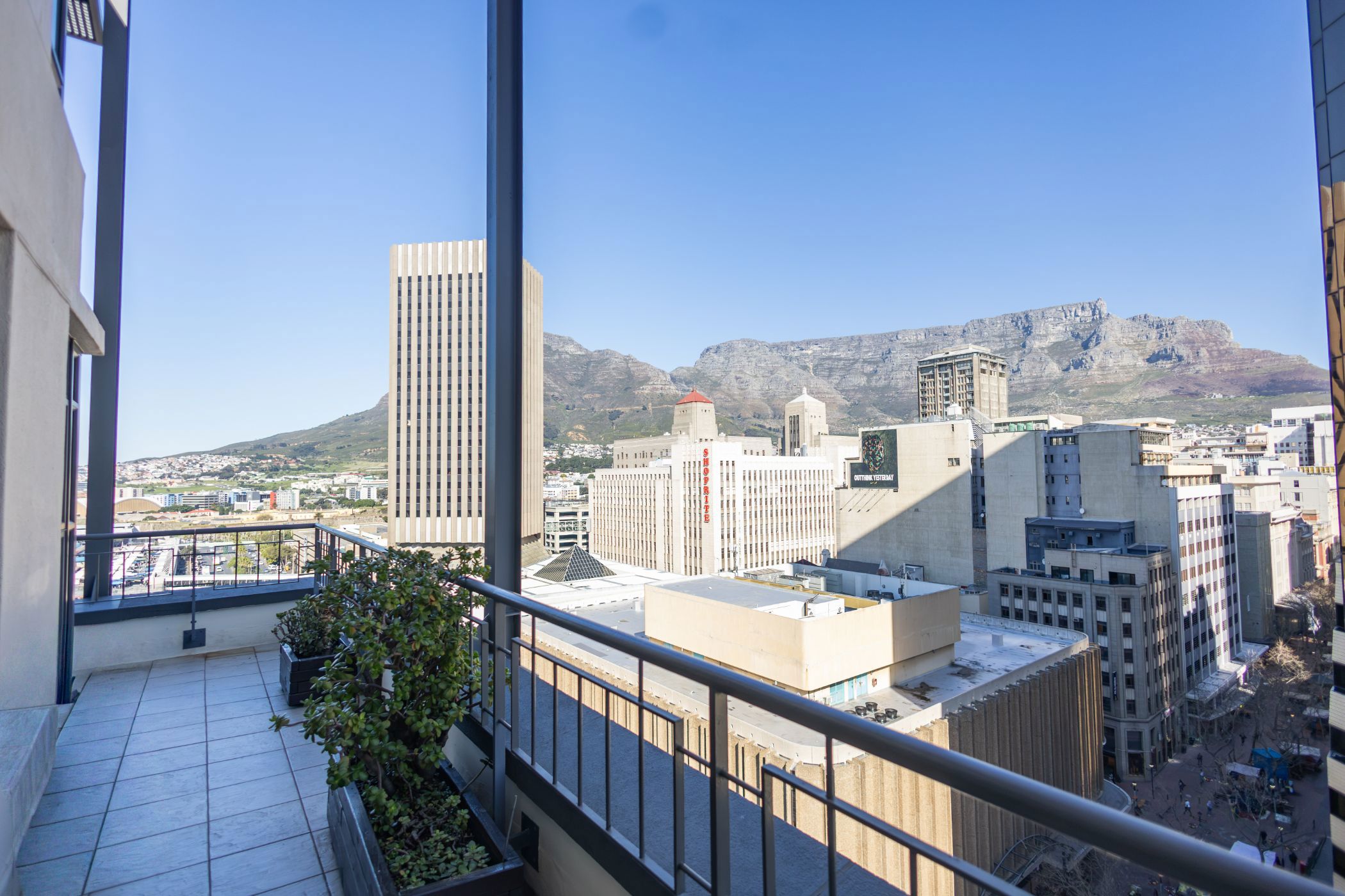 Penthouse apartment to rent in Cape Town Central - CBL1749896