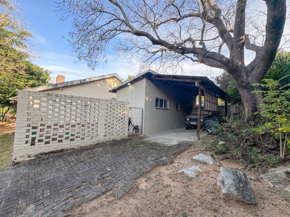 House for sale in Nelspruit Ext 1 - 1NS1750811 House for sale in Nelspruit Ext 1 - 1NS1750811