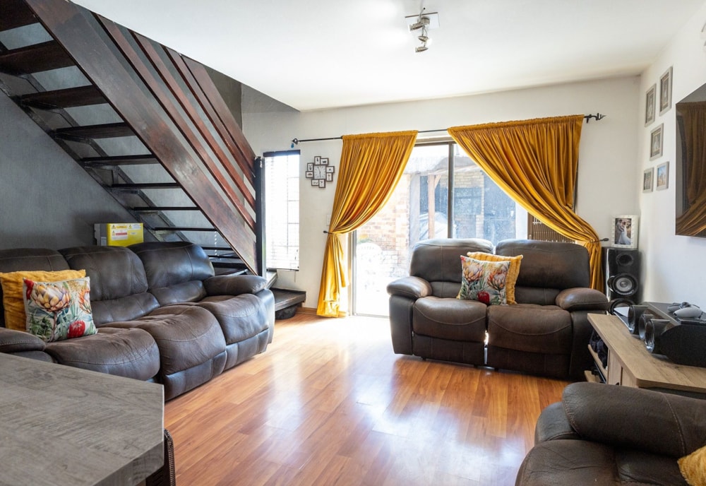 Townhouse for sale in Wilgeheuwel - RAN1748225 Townhouse for sale in Wilgeheuwel - RAN1748225