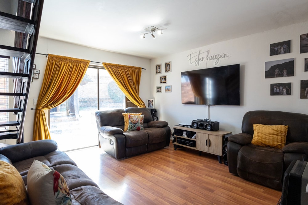 Townhouse for sale in Wilgeheuwel - RAN1748225 Townhouse for sale in Wilgeheuwel - RAN1748225