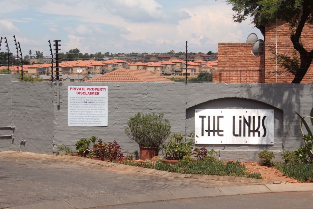 Townhouse to rent in Wilgeheuwel - RAL1750718