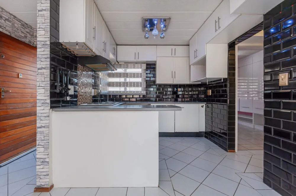 Townhouse for sale in Glenvista - 1GV1747593