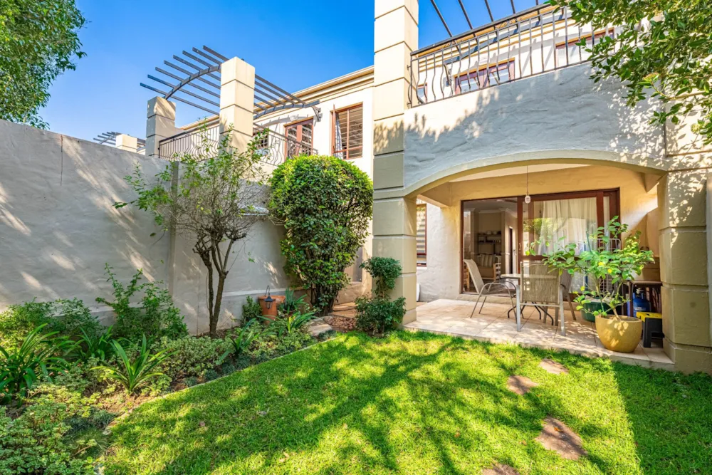 Townhouse for sale in Sunninghill Gardens - FW1748539 Townhouse for sale in Sunninghill Gardens - FW1748539