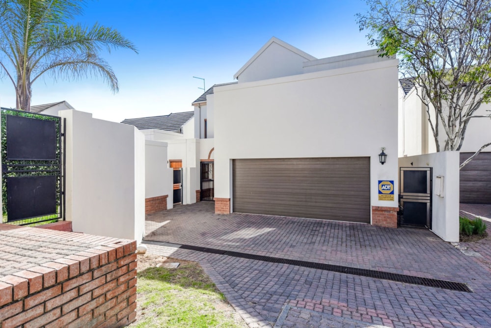 Cluster for sale in Bryanston - HP1748001 Cluster for sale in Bryanston - HP1748001