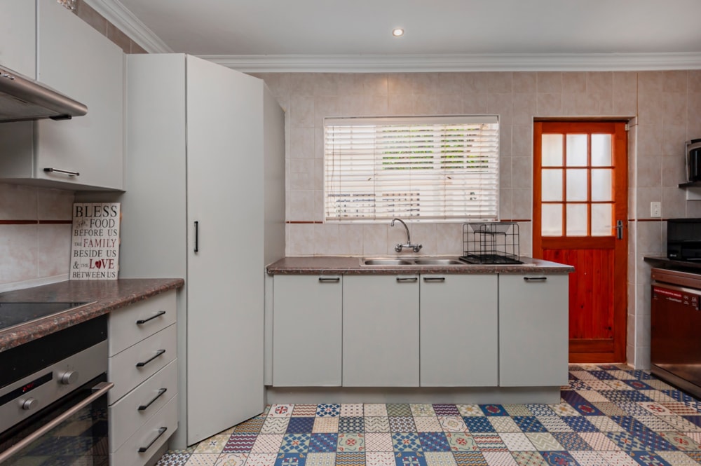 Townhouse for sale in Radiokop - RAN1750096