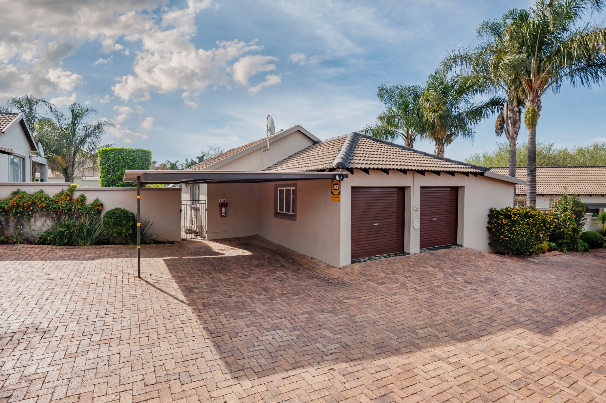 Townhouse for sale in Radiokop - RAN1750096