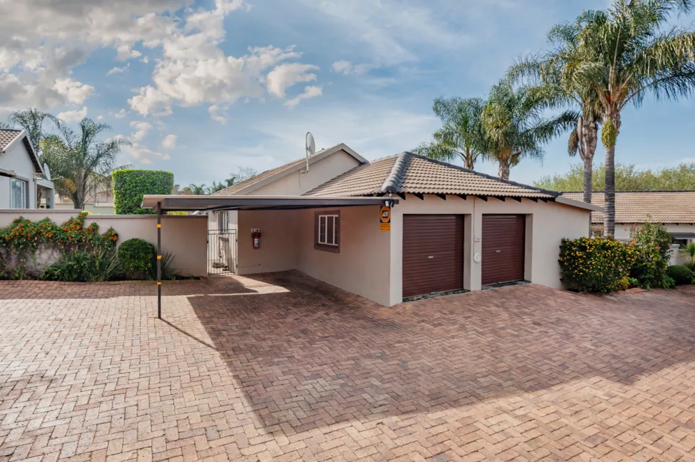 Townhouse for sale in Radiokop - RAN1750096