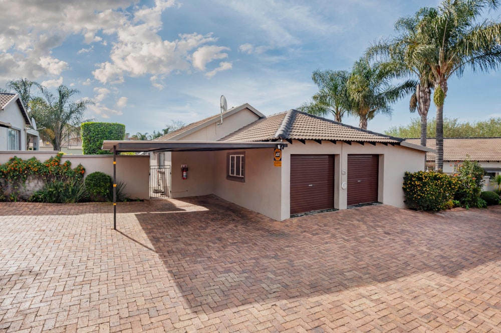 Townhouse for sale in Radiokop - RAN1750096