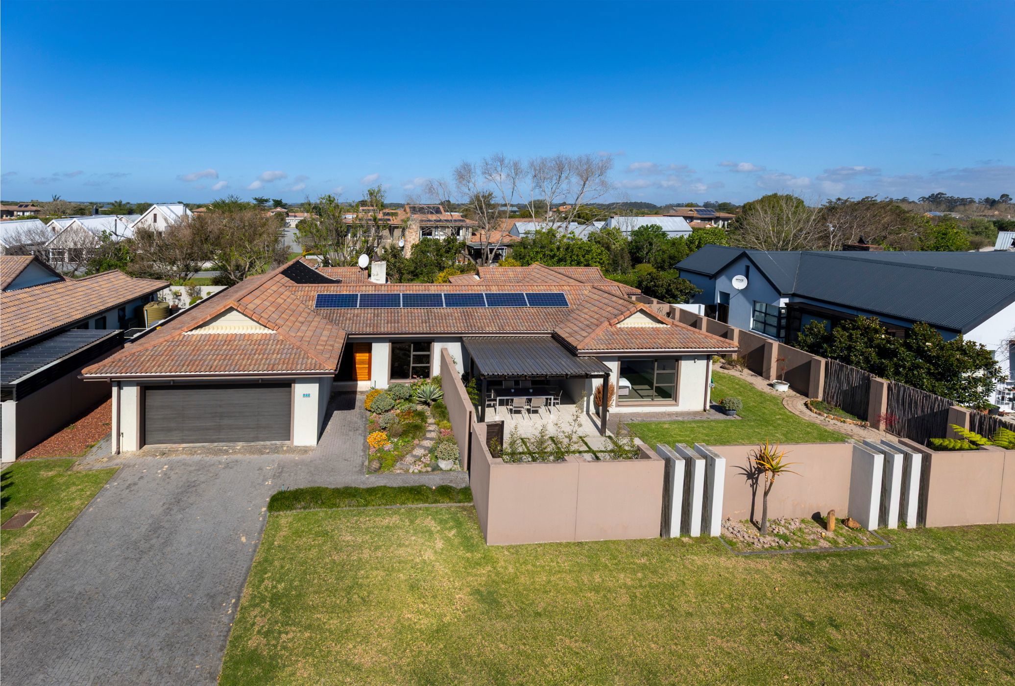 Security estate home for sale in Earl's Court - GEO1755803
