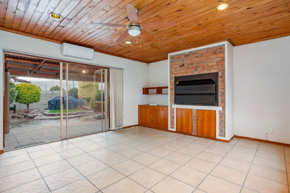 Single-storey house for sale in Vrykyk - TK1749294