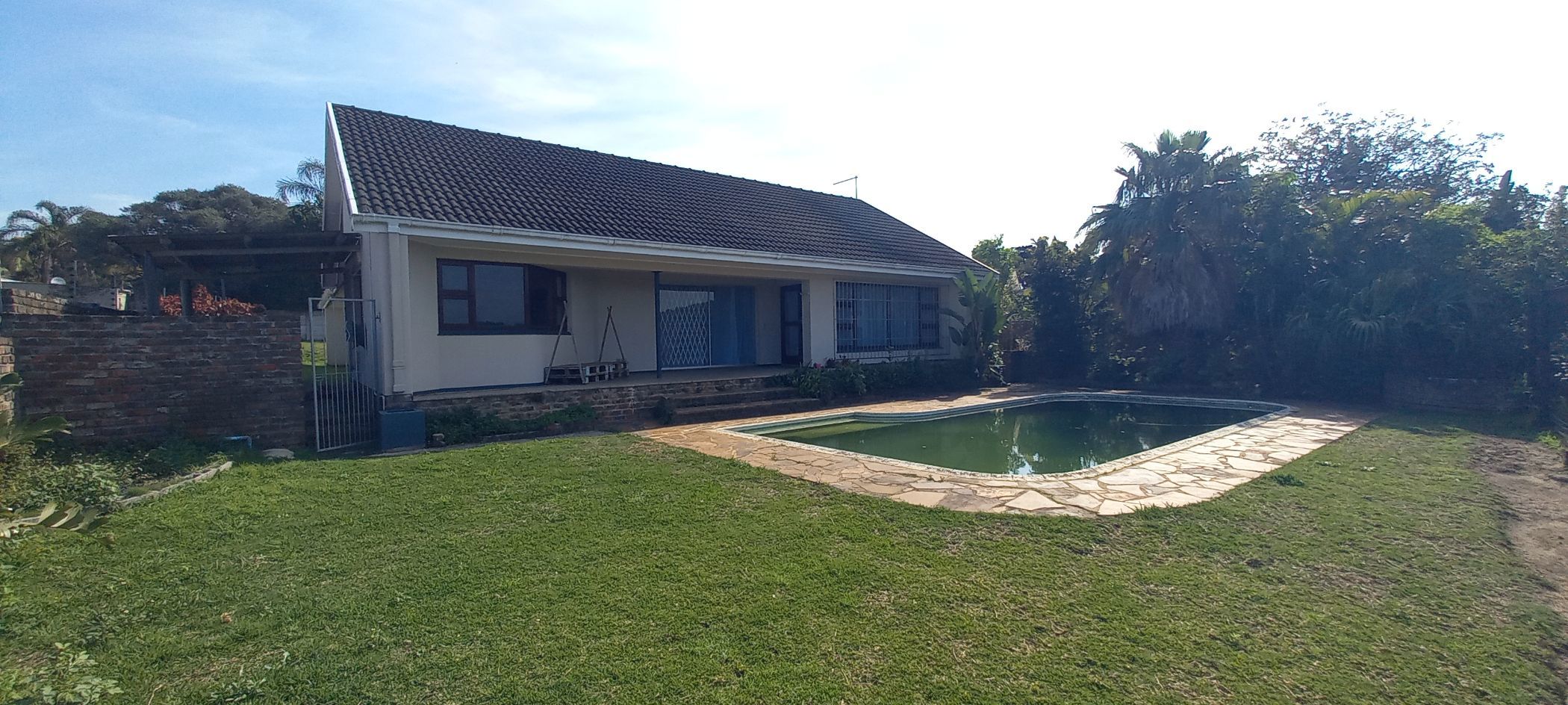 House to rent in Beacon Bay - 1EZ1749379