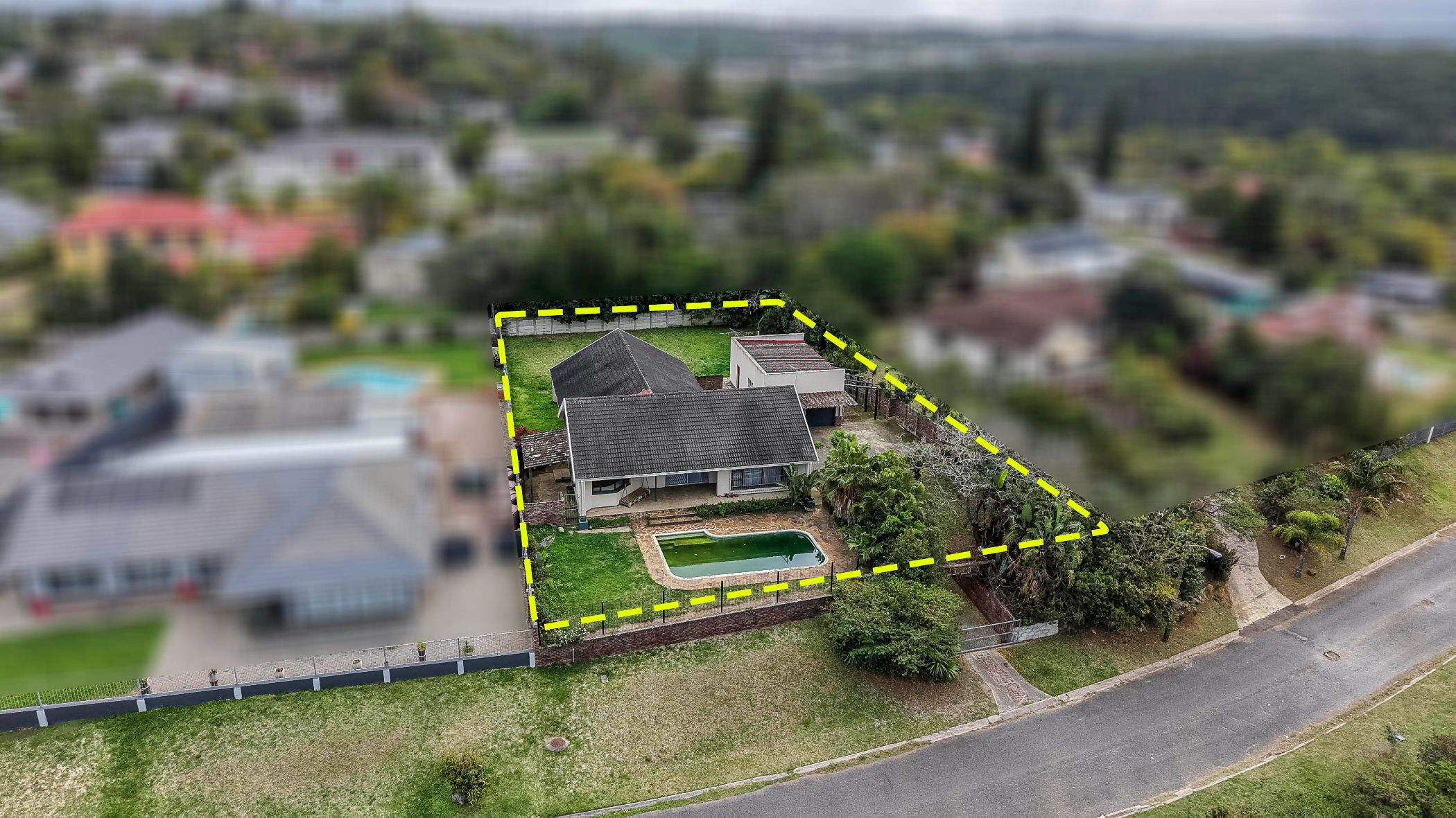 House to rent in Beacon Bay - 1EZ1749379