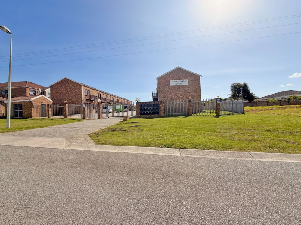 Apartment for sale in Brentwood Park, Port Elizabeth, Gqeberha - 1PLZ1750213 Apartment for sale in Brentwood Park, Port Elizabeth, Gqeberha - 1PLZ1750213