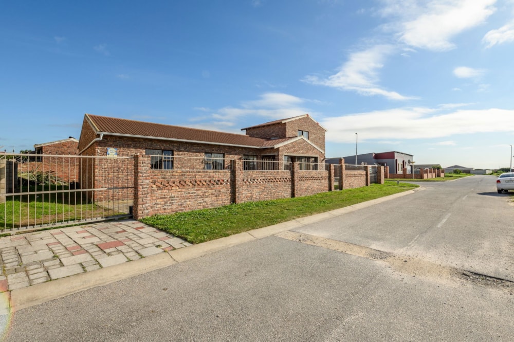 House for sale in Bluewater Bay, Port Elizabeth, Gqeberha - 1PLZ1736023 House for sale in Bluewater Bay, Port Elizabeth, Gqeberha - 1PLZ1736023