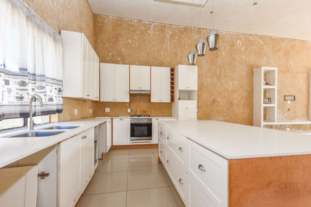 House for sale in Johannesburg North, Fourways Area - FW1749061 House for sale in Johannesburg North, Fourways Area - FW1749061