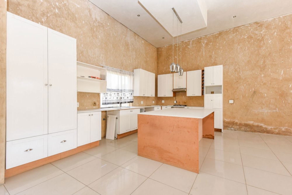 House for sale in Johannesburg North, Fourways Area - FW1749061 House for sale in Johannesburg North, Fourways Area - FW1749061